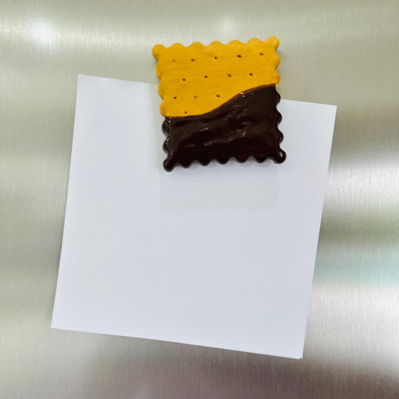 Biscuit magnet